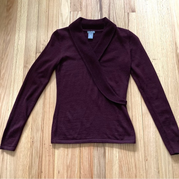 Very good condition Ann Taylor Factory wool/acrylic size XS Burgundy sweater - Picture 4 of 7